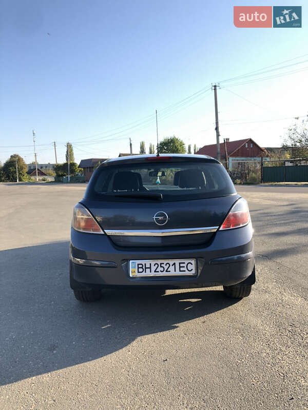 Хэтчбек Opel Astra 2007 в Захарьевке