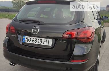 Универсал Opel Astra 2012 в Тячеве