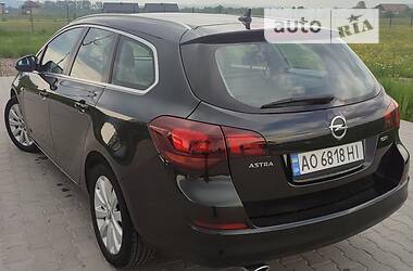 Универсал Opel Astra 2012 в Тячеве