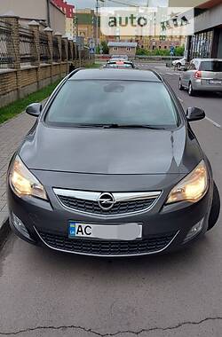 Універсал Opel Astra 2011 в Луцьку