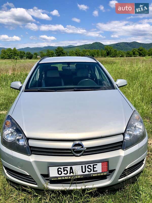 Универсал Opel Astra 2004 в Сваляве