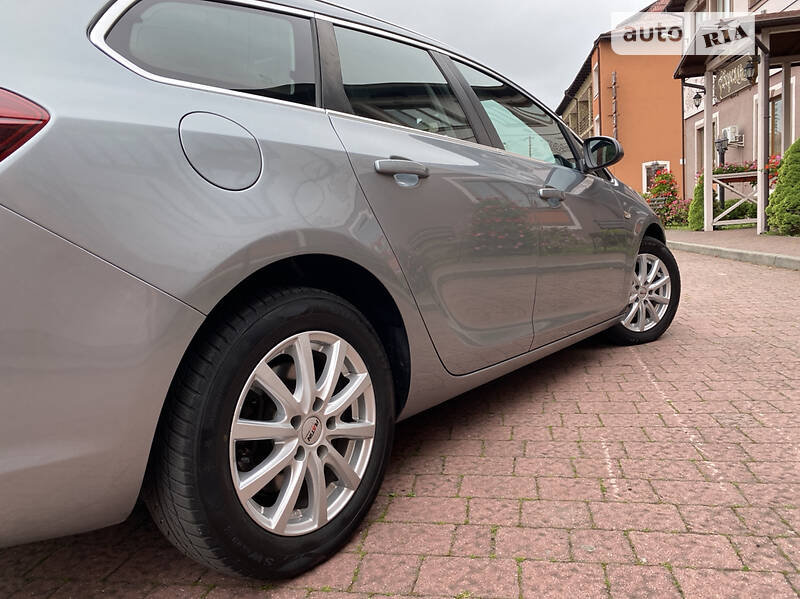 Универсал Opel Astra 2011 в Стрые