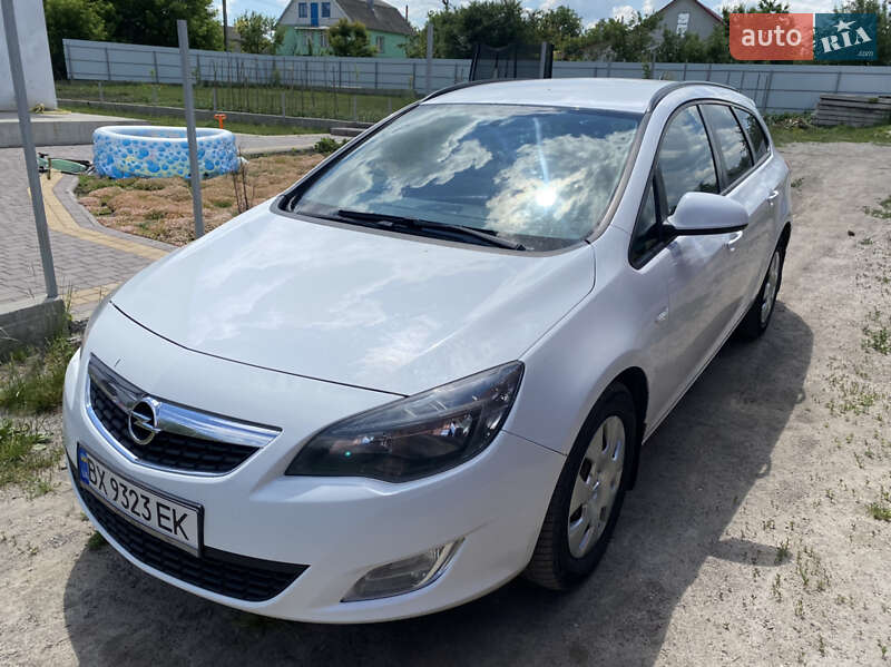 Универсал Opel Astra 2012 в Беляевке