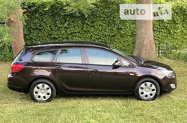Универсал Opel Astra 2012 в 