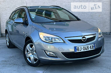 Универсал Opel Astra 2011 в Стрые