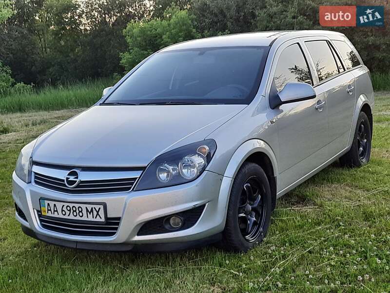 Універсал Opel Astra 2013 в Києві