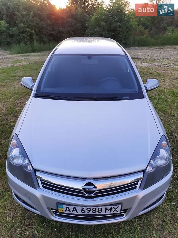 Універсал Opel Astra 2013 в Києві