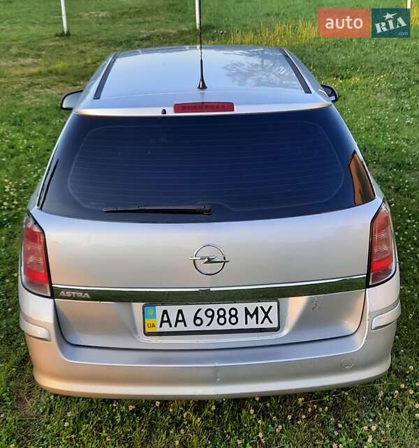 Универсал Opel Astra 2013 в Киеве