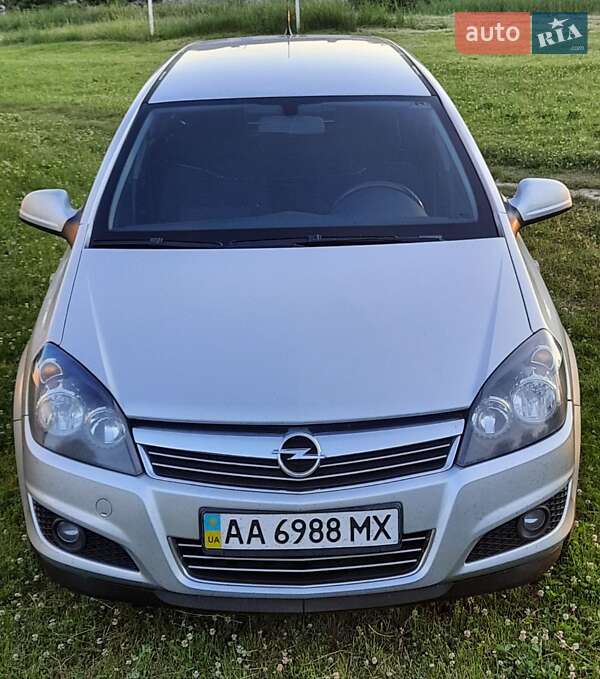 Універсал Opel Astra 2013 в Києві