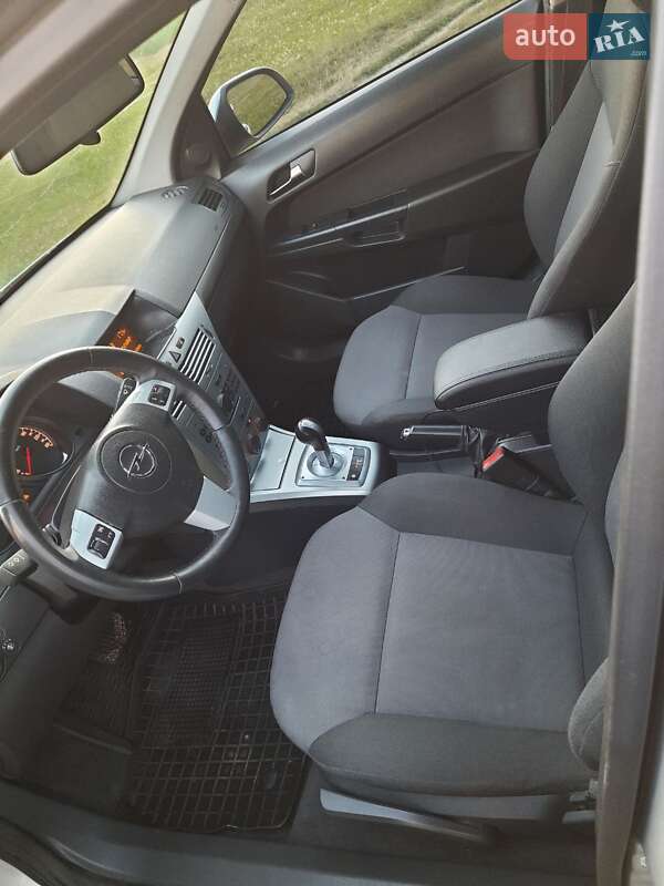 Универсал Opel Astra 2013 в Киеве