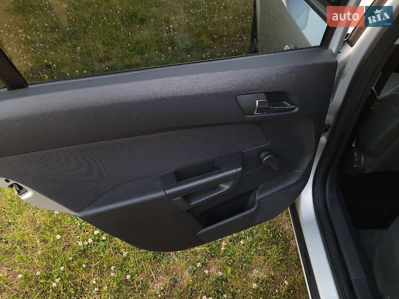 Универсал Opel Astra 2013 в Киеве