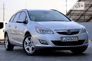 Універсал Opel Astra 2012 в Дрогобичі