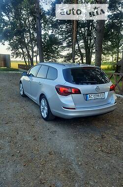 Універсал Opel Astra 2011 в Луцьку