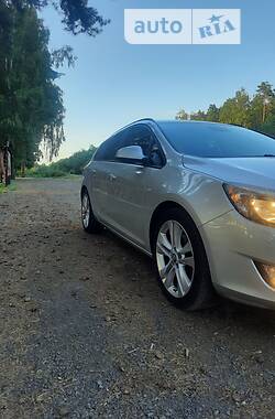 Універсал Opel Astra 2011 в Луцьку