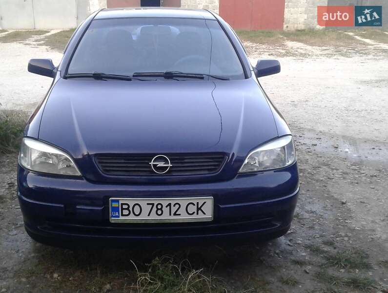 Седан Opel Astra 2003 в Подволочиске