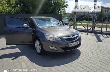 Хэтчбек Opel Astra 2011 в Красилове