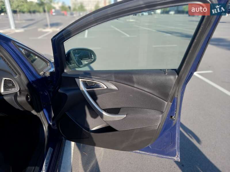 Универсал Opel Astra 2010 в Киеве