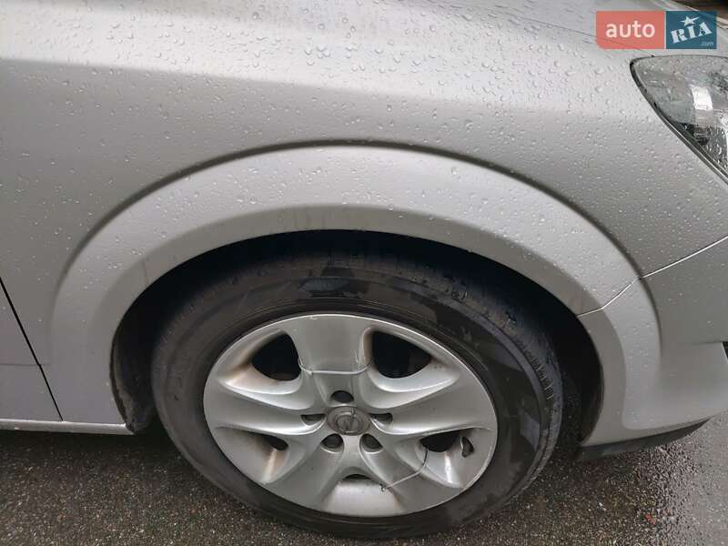 Седан Opel Astra 2011 в Киеве фото 5 Седан Opel Astra 2011 в Киеве