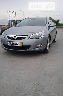 Универсал Opel Astra 2012 в Нововолынске