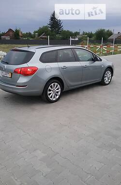 Универсал Opel Astra 2012 в Нововолынске