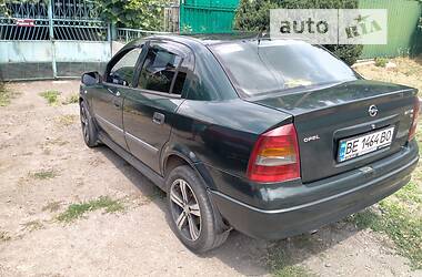 Седан Opel Astra 2004 в Новом Буге