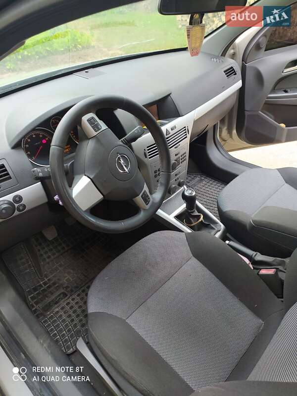 Седан Opel Astra 2009 в Тячеве