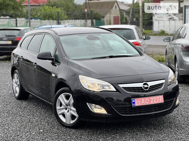 Універсал Opel Astra 2011 в Старокостянтинові