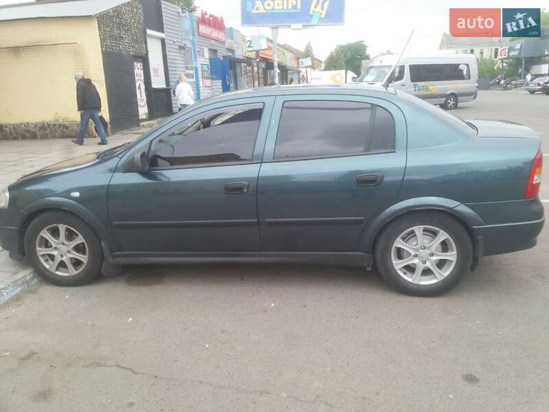 Седан Opel Astra 2005 в Стрию