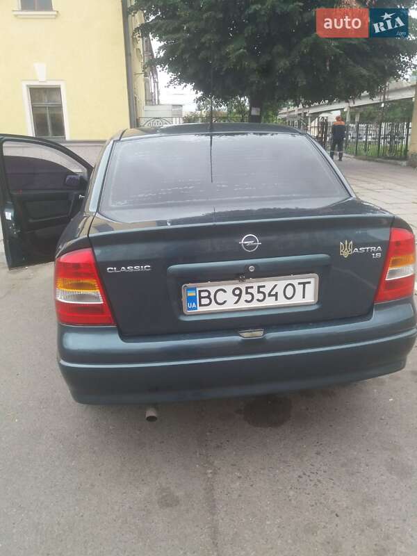 Седан Opel Astra 2005 в Стрию