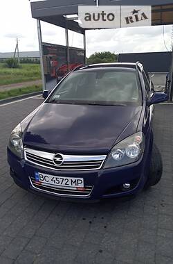 Універсал Opel Astra 2010 в Самборі