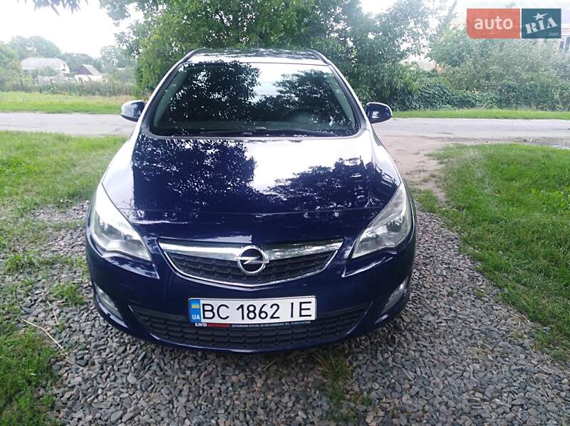 Opel Astra 2012