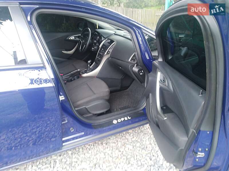 Универсал Opel Astra 2012 в Умани
