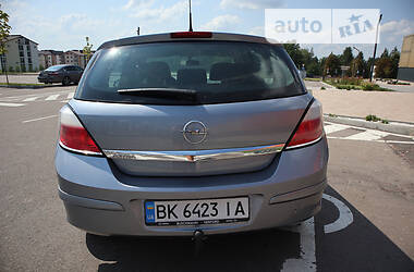 Хэтчбек Opel Astra 2004 в Ровно