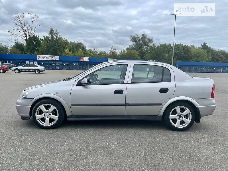 Седан Opel Astra 2001 в Киеве