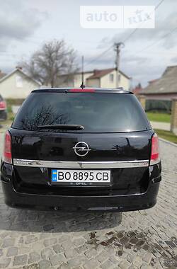 Универсал Opel Astra 2010 в Тернополе