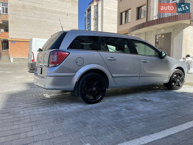 Универсал Opel Astra 2010 в Луцке фото 2 Универсал Opel Astra 2010 в Луцке