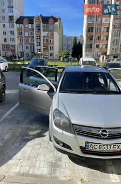 Универсал Opel Astra 2010 в Луцке