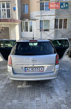Универсал Opel Astra 2010 в Луцке