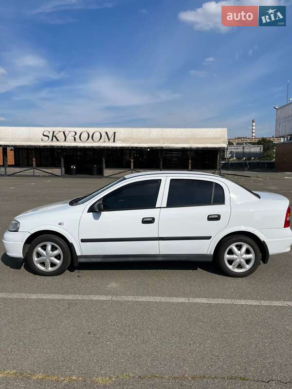 Седан Opel Astra 2008 в Киеве фото 5 Седан Opel Astra 2008 в Киеве
