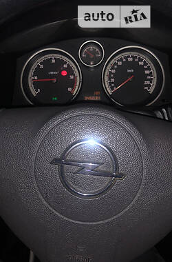 Седан Opel Astra 2004 в Владимир-Волынском