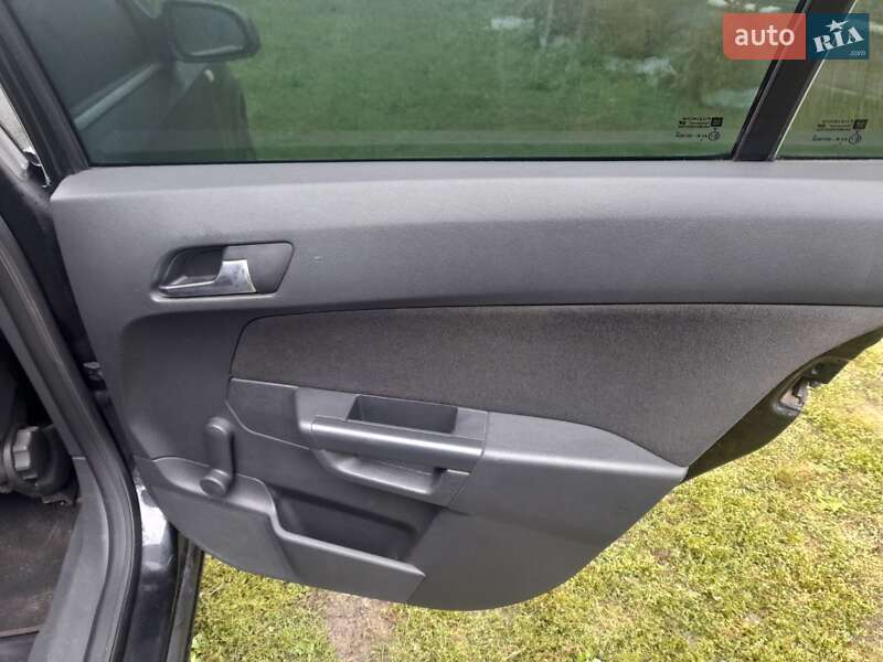 Універсал Opel Astra 2005 в Сумах