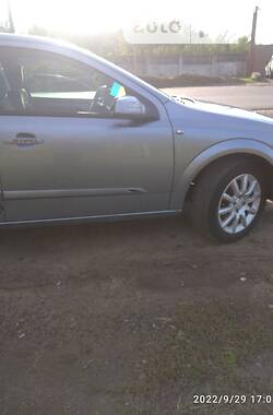 Хэтчбек Opel Astra 2004 в 