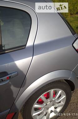 Хэтчбек Opel Astra 2004 в 