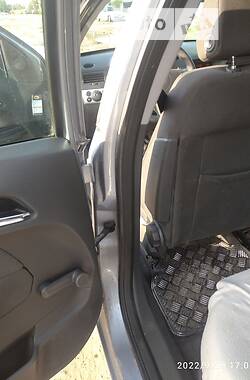 Хэтчбек Opel Astra 2004 в 