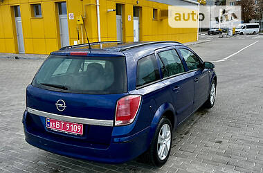 Універсал Opel Astra 2006 в Рівному