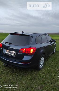 Універсал Opel Astra 2012 в Чорткові