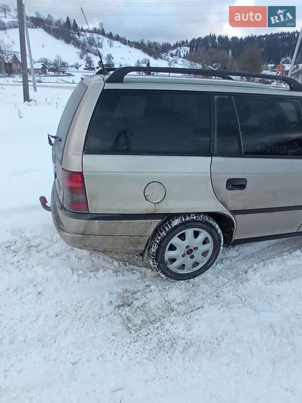 Універсал Opel Astra 1998 в Славському