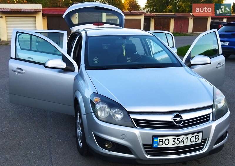 Хетчбек Opel Astra 2013 в Тернополі
