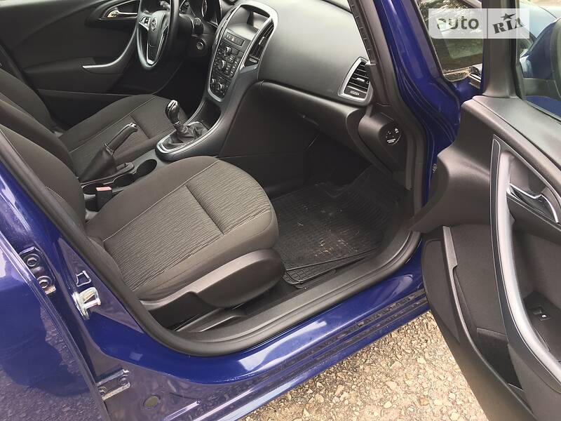 Универсал Opel Astra 2013 в Красилове