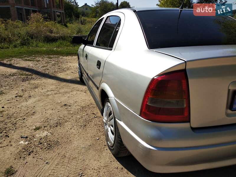Седан Opel Astra 2001 в Гайвороне